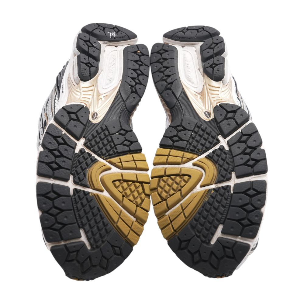 1906 Silver Low Top Athletic Shoes